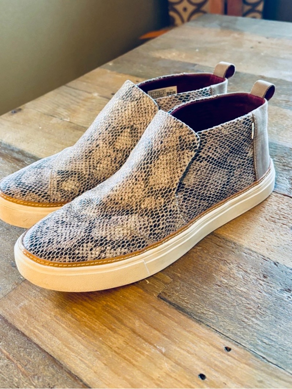 Tom’s Paxton Slip-on Snake Skin Sneakers Size 9
